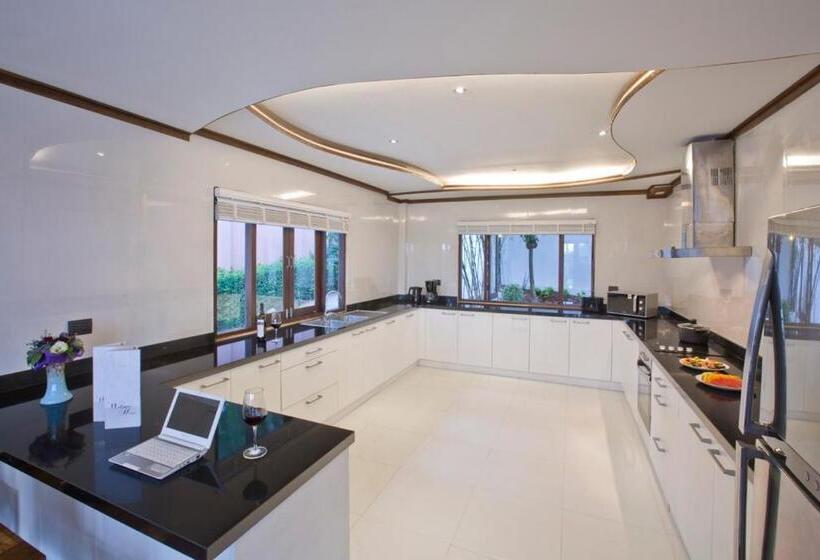 ویلای 4 خوابه, Paradise Island Estate