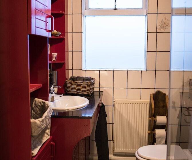 اتاق استاندارد سه تخته با سرویس بهداشتی مشترک, Guesthouse 1x6