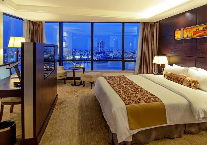 سوئیت با چشم‌انداز رودخانه, Brilliant Hotel   Afternoon Tea Inclusive