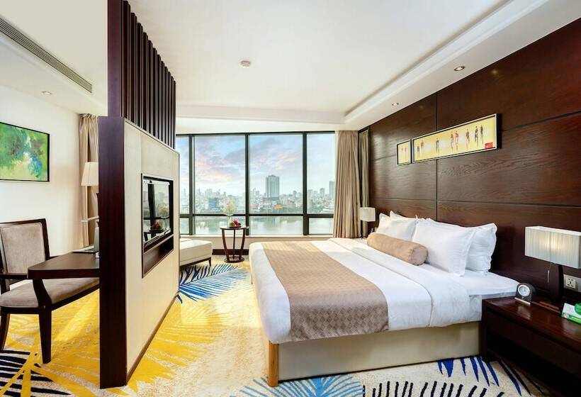 سوئیت با چشم‌انداز رودخانه, Brilliant Hotel   Afternoon Tea Inclusive