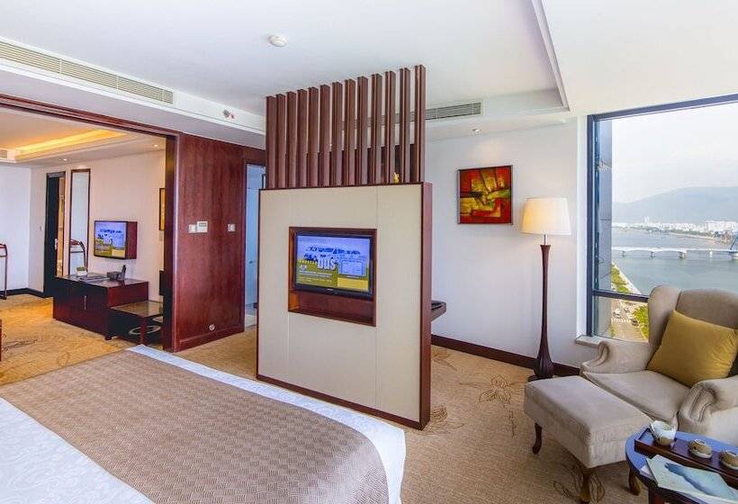 سوئیت با چشم‌انداز رودخانه, Brilliant Hotel   Afternoon Tea Inclusive