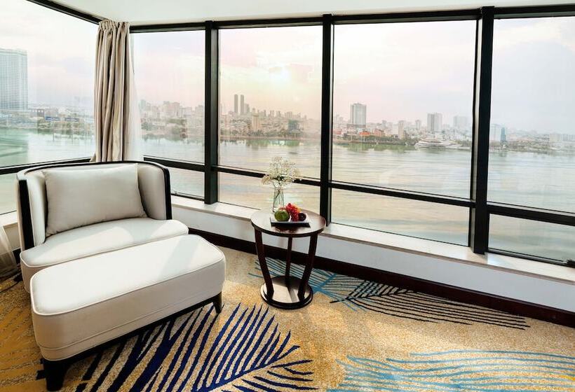 سوئیت با چشم‌انداز رودخانه, Brilliant Hotel   Afternoon Tea Inclusive