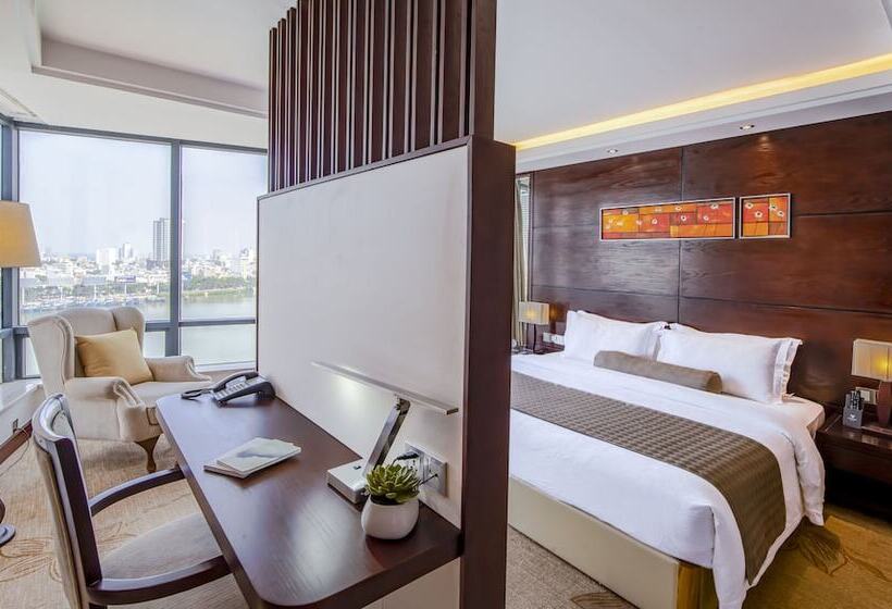 سوئیت با چشم‌انداز رودخانه, Brilliant Hotel   Afternoon Tea Inclusive
