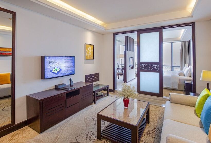 سوئیت با چشم‌انداز رودخانه, Brilliant Hotel   Afternoon Tea Inclusive