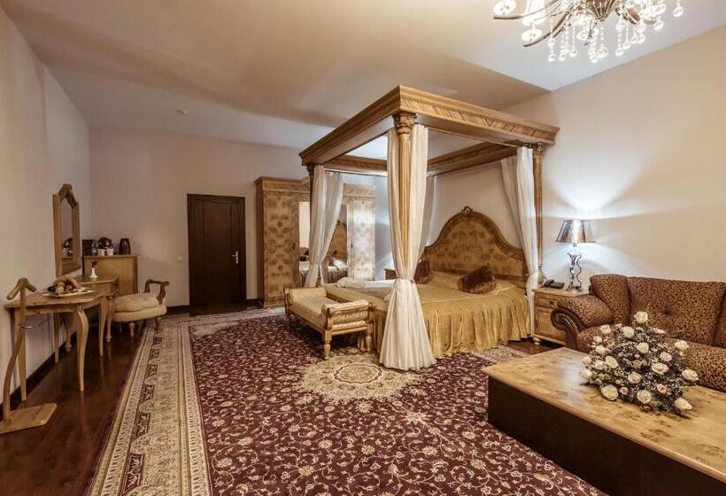 سوییت جونیور, Ichan Qal A Premium Class