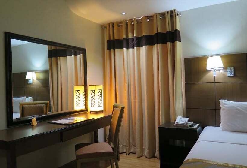 Президентский Люкс, The Pinnacle Hotel And Suites