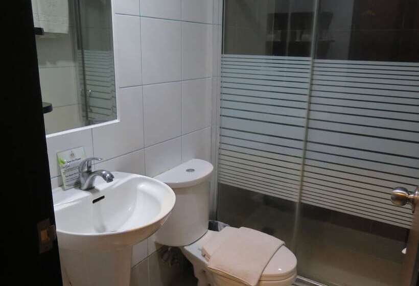 Номер Deluxe Кровать Кинг, The Pinnacle Hotel And Suites