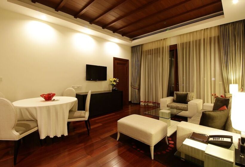 Президентский Люкс, Jaypee Greens Golf And Spa Resort
