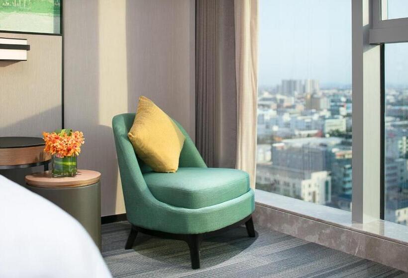 Номер Deluxe, Hampton By Hilton Zhongshan Xiaolan