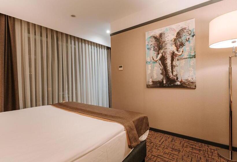 سوئیت با بالکن, Invite Hotel Corner Trabzon