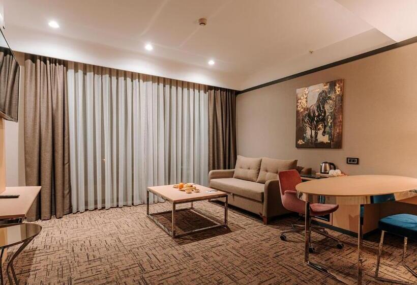 سوئیت با بالکن, Invite Hotel Corner Trabzon