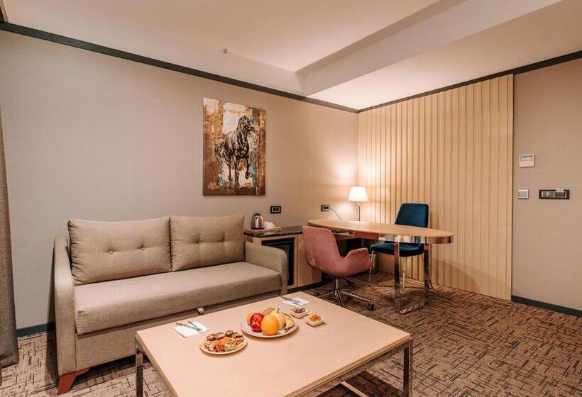 سوئیت با بالکن, Invite Hotel Corner Trabzon