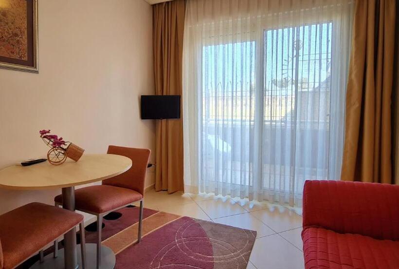 سوییت جونیور, Kamer Exclusive Hotel & Suites
