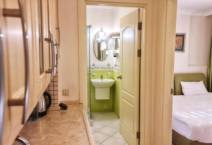 سوییت جونیور, Kamer Exclusive Hotel & Suites