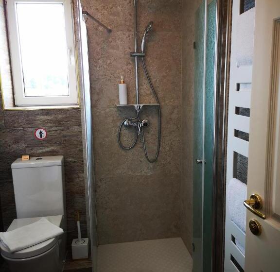 Люкс Повышенной Комфортности, Aparthotel Goldener Hahn Apartments