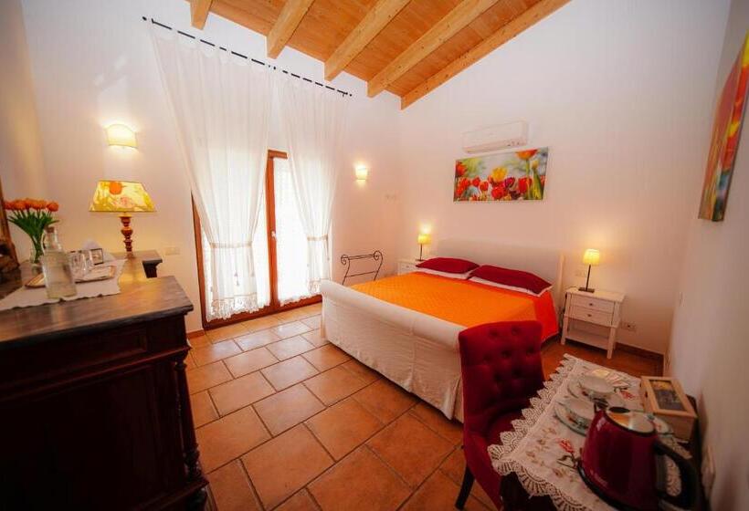 اتاق استاندارد با چشم‌انداز استخر, Fonte Murata B&b