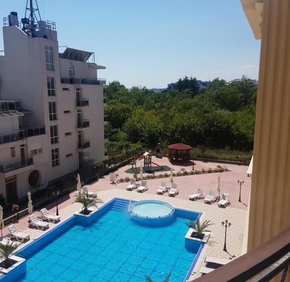 Апартаменты 1 Спальня Вид на Бассейн, Flora Beach Private