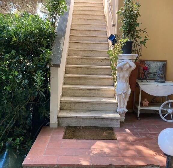 スタンダード４人部屋, Oasi Del Cuore   Due Graziose Camere Con Vista Mare A 7 Min Dal Mare Di Castiglioncello