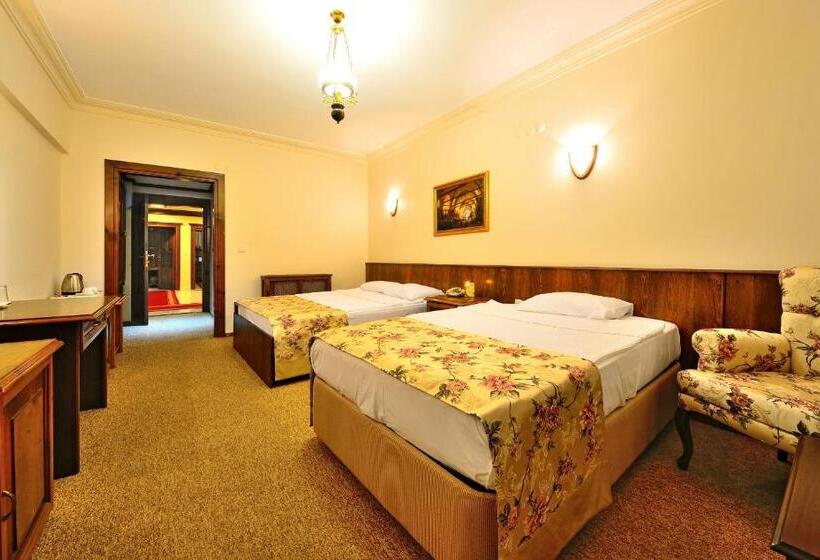 Quarto Triplo Estandar, Baglar Saray