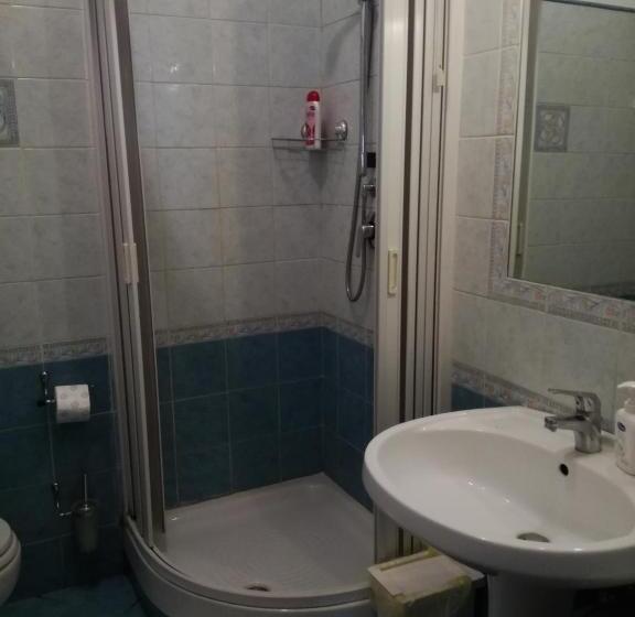 Quarto Estandar Individual Banheiro Compartilhado, Testa Gioacchino B&b
