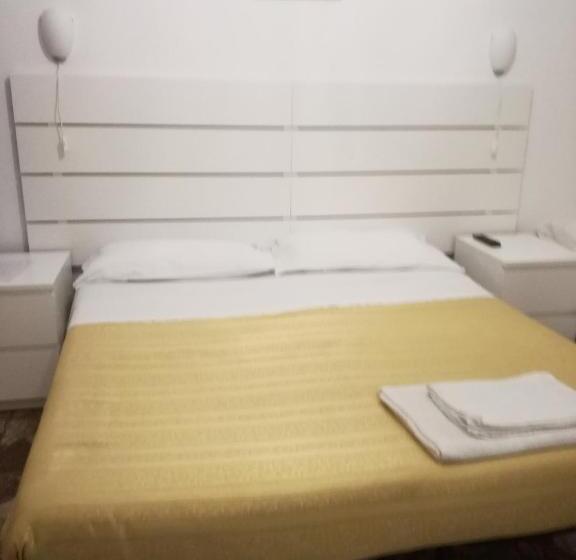 Quarto Basic Banheiro Compartilhado, Testa Gioacchino B&b