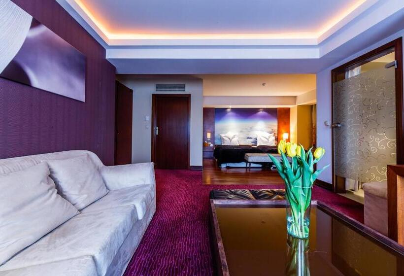 Estudio Estándar, Grand Hotel Boutique