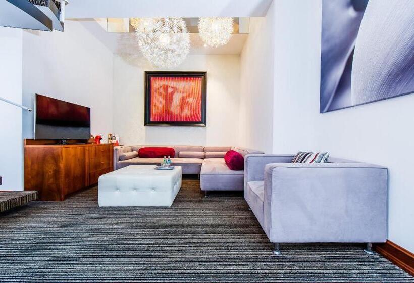 Estudio Estándar, Grand Hotel Boutique