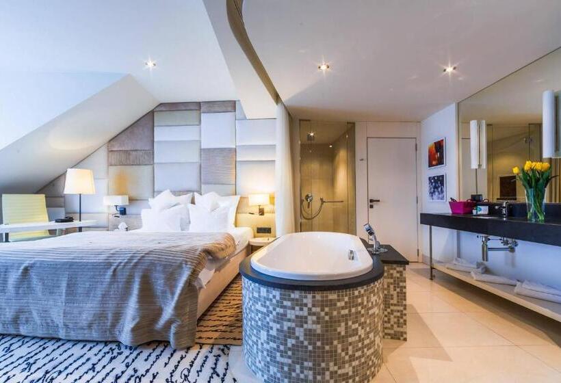 Estudio Estándar, Grand Hotel Boutique