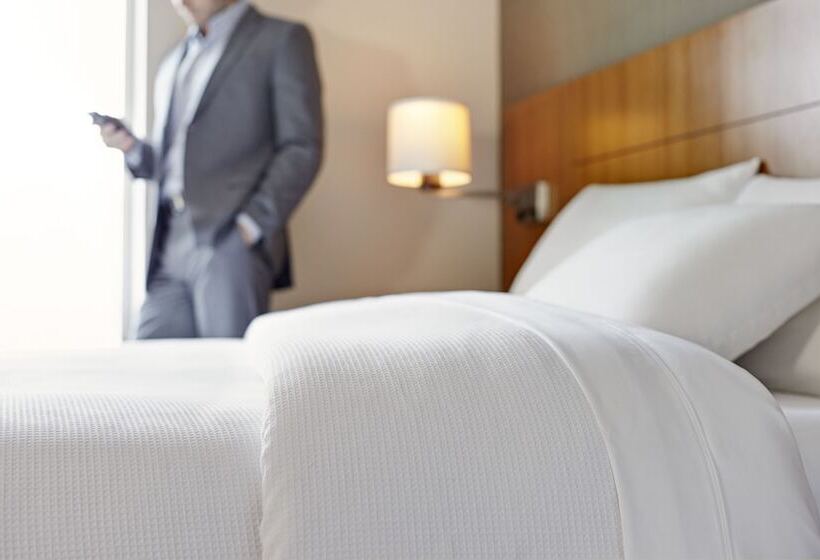 Номер Стандарт Двуспальная Кровать, Hyatt Place Dubai Al Rigga