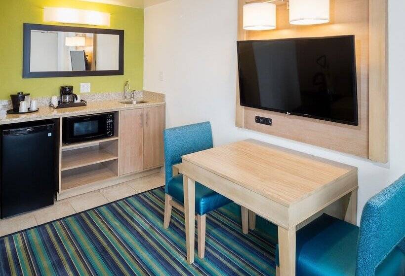 سوییت, Comfort Suites Beachfront