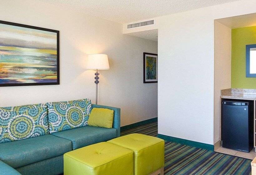 سوییت, Comfort Suites Beachfront