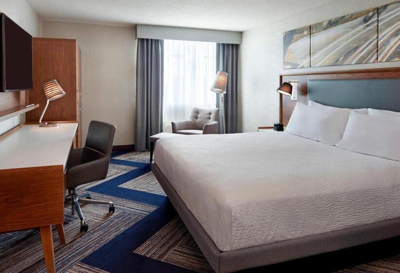 Номер Классика Кровать Кинг, Four Points By Sheraton Hamilton  Stoney Creek