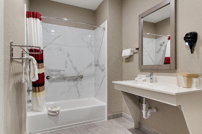 اتاق سوپریور با تخت بزرگ, Red Roof Inn Plus + Galveston   Beachfront