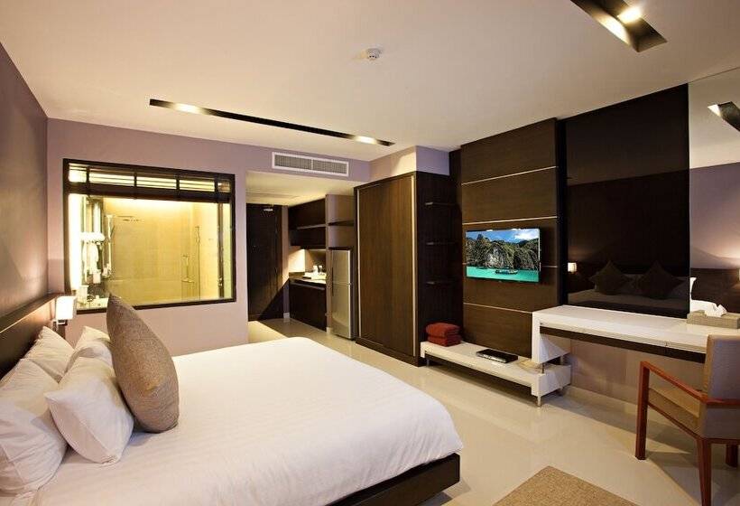 Номер Deluxe, The Charm Resort Phuket Sha Certified