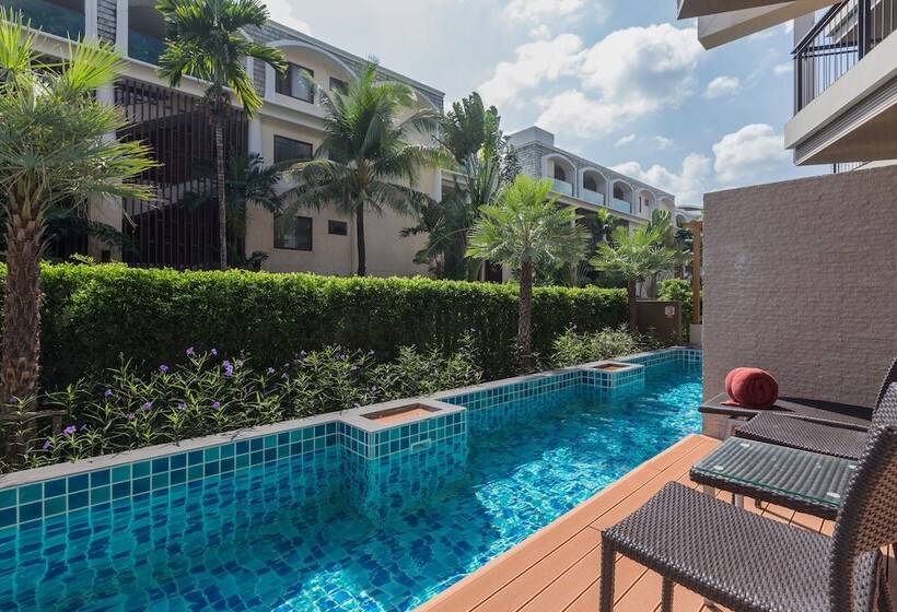 Номер Deluxe, The Charm Resort Phuket Sha Certified
