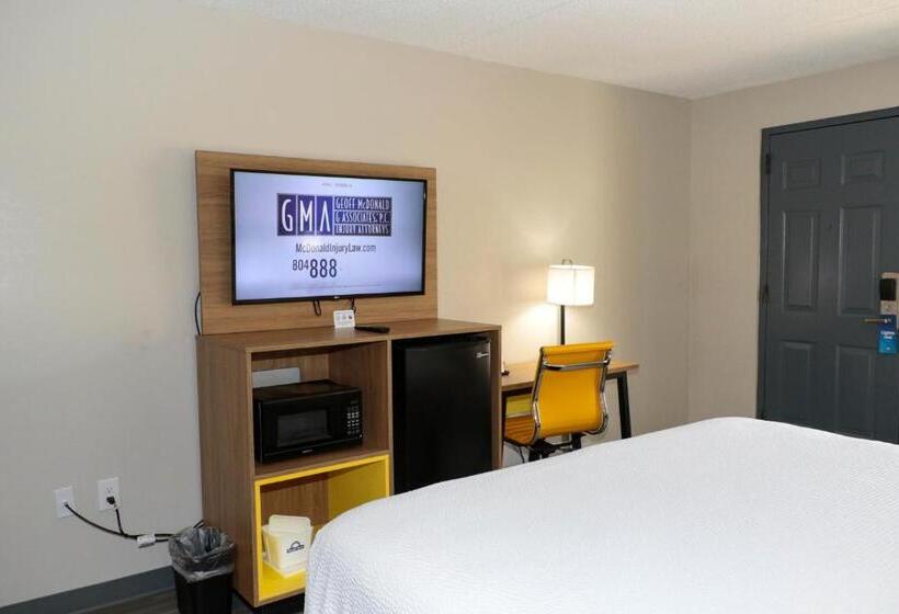 חדר סטנדרט עם מיטת קינג, Days Inn By Wyndham Farmville