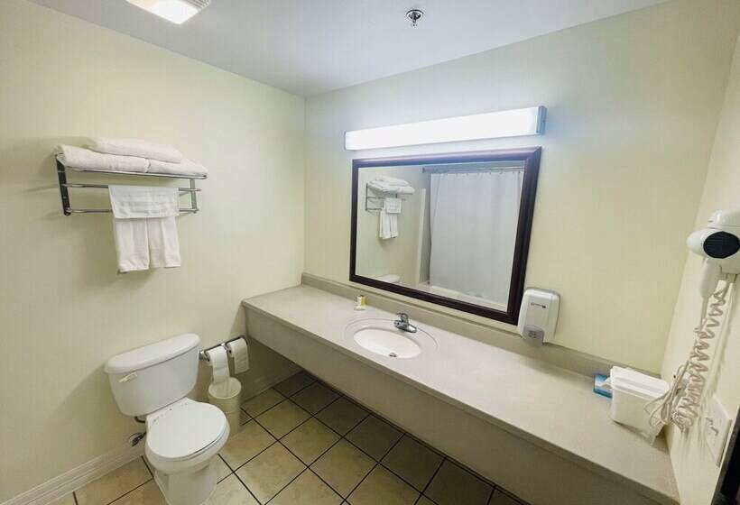 Номер Стандарт 2 Двуспальные Кровати, Fairbridge Inn & Suites Canadian