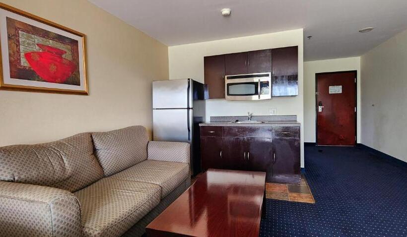 Люкс Кровать Кинг, Fairbridge Inn & Suites Canadian