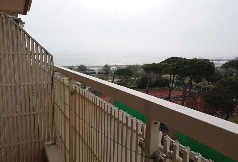 اتاق استاندارد چهار تخته با چشم‌انداز دریا, Helios Beach