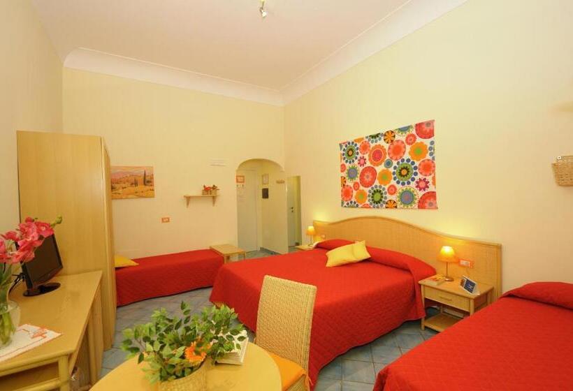 Семейный Номер, Sharon House