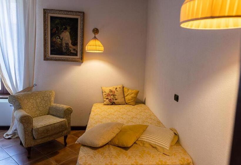 غرفة قياسية ثلاثية, Al Castello Resort