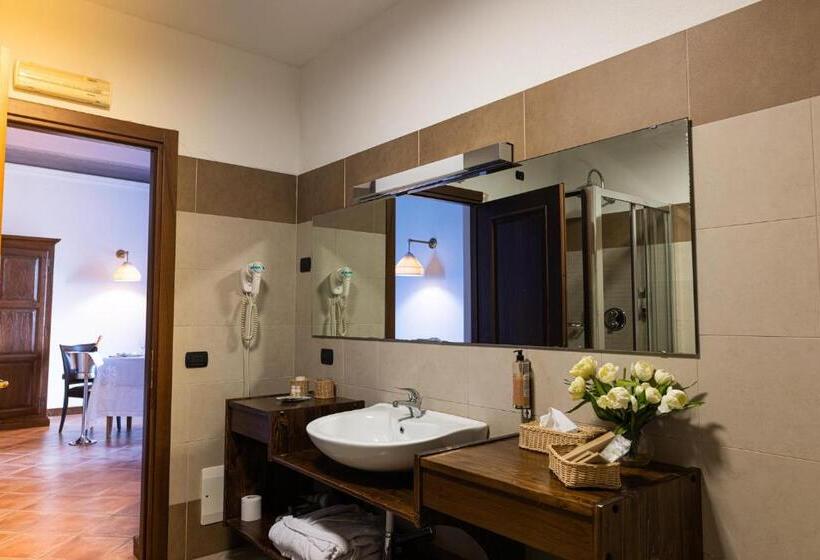 غرفة قياسية رباعية, Al Castello Resort