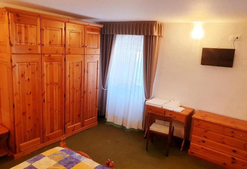 Номер Стандарт Вид на Горы, Albergo Trieste