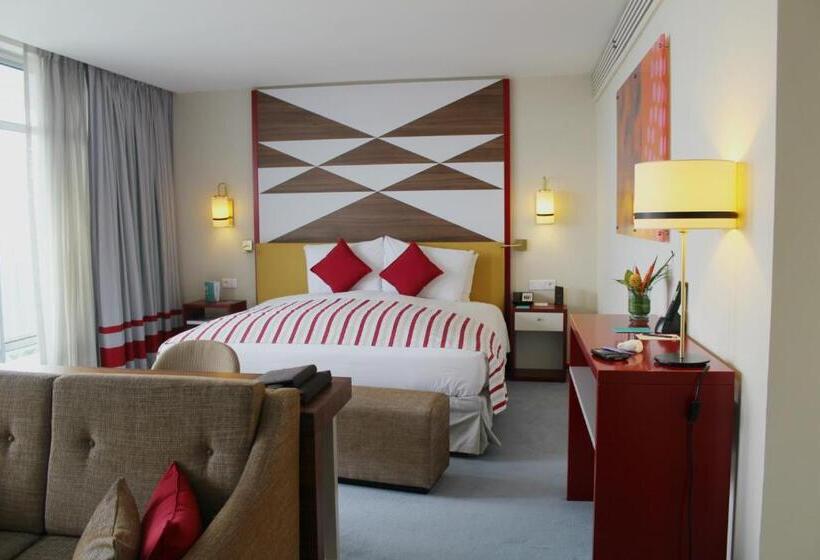 سوئیت جونیور با تخت بزرگ, Sofitel Abidjan Hotel Ivoire