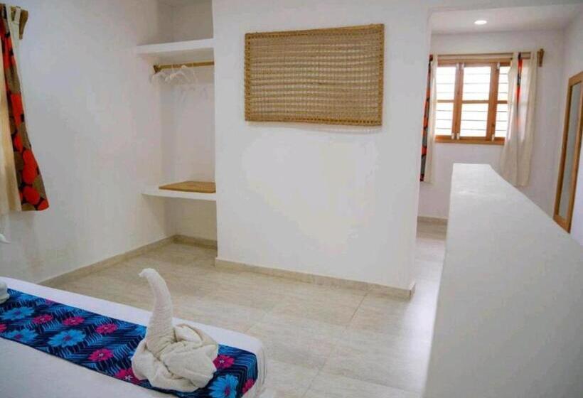 اتاق استاندارد سه نفره, Jahazi