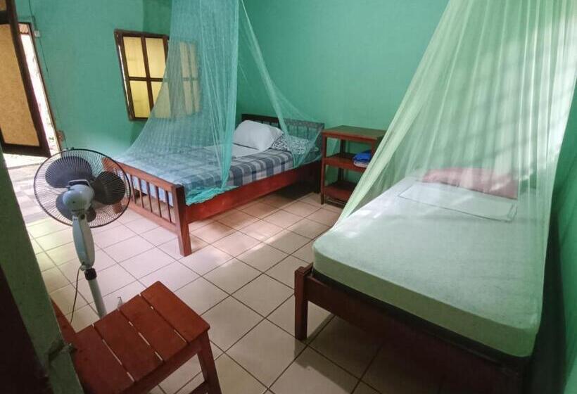 اتاق استاندارد سه نفره, Hostal Así Es Mi Tierra