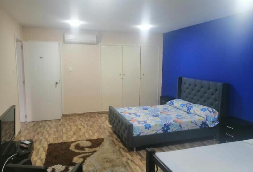 Семейный Номер, Hostal Avanza