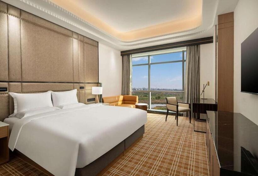 اتاق اجرایی با چشم‌انداز باغ, La Quinta By Wyndham Weifang South