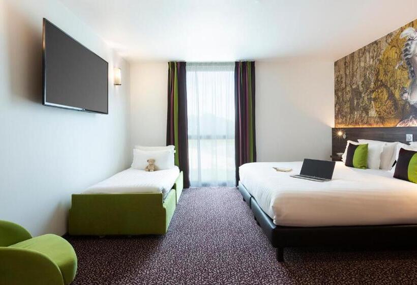 Номер Стандарт Трехместный, Hôtel Roi Soleil Prestige Plaisir   St Quentin