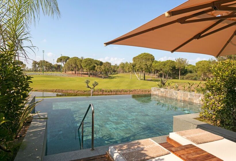 Standard swim-up room, Cullinan Belek